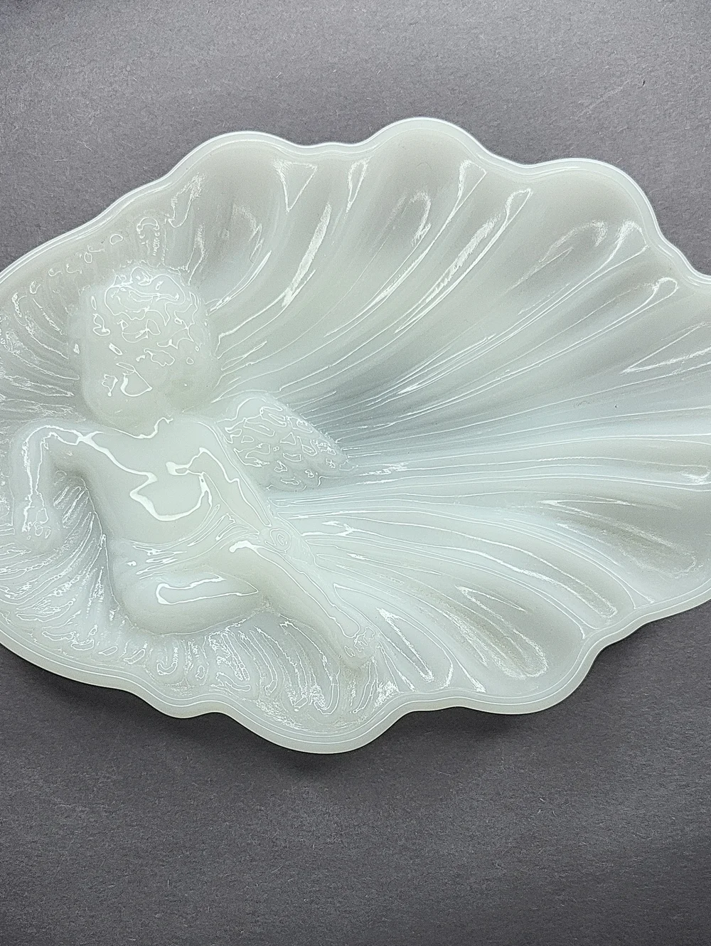 Avon White Shell Cherub Accent Dish